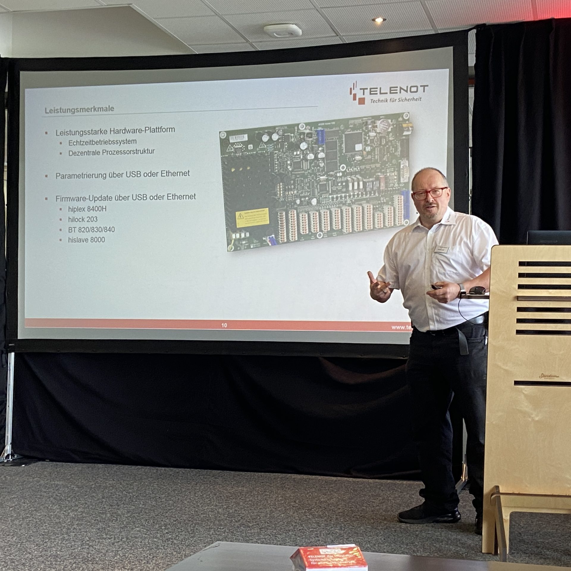 E5D2C9E1-DC2F-4C6A-B7DD-121A37EB32B9 Torsten Jekl von Telenot stellt die neue Prozessor-Plattform vor